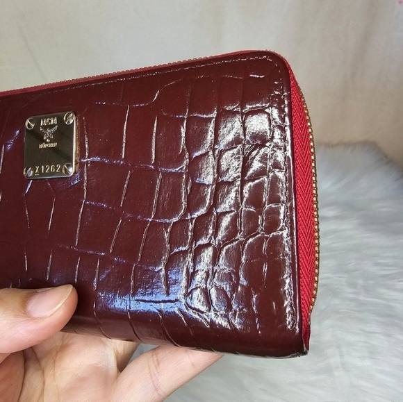💜🔹️MCM 🔹️LONG CONTINENTAL zip around purple croc WALLET - Picture 10 of 12